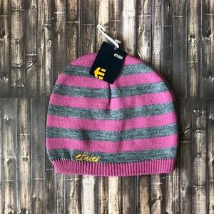 Etnies- pink/grey beanie
